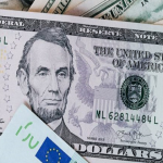 Saugios kelionės: kaip pasirinkti patikimą valiutos keitimo paslaugų teikėją?