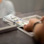 Ar prieš kelionę į Kauną reikia keisti pinigus?